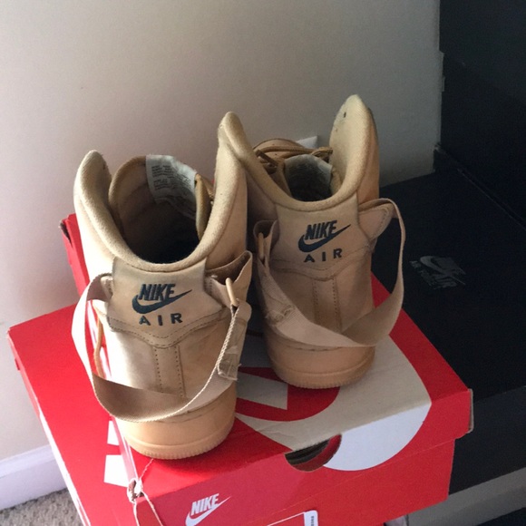 Air Force 1 - Picture 2 of 3